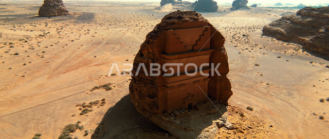 التكوينات الصخرية الطبيعية في المناطق الصحراوية، قصر الفريد في مدائن صالح في محافظة العلا التراثية، المعالم التاريخية الأثرية القديمة في المملكة، أماكن السياحة والرحلات الترفيهية في صحراء السعودية, الحضارة والتراث السعودي