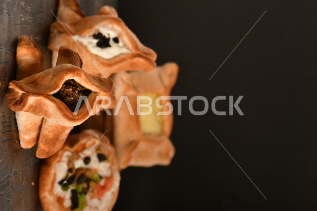 A group of delicious, quick and easy pastries or baked goods, with a variety of delicious foods, and pies stuffed with various ingredients, rich in flavors