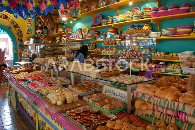 وصفات شعبية بنكهات مختلفة، متجر مليء بالمخبوزات والمعجنات العربية الشهيه من مخابز السعودية، مأكولات و وجبات افطار صحية ومغذية، ديكورات داخلية متميزة