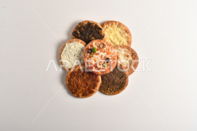 مجموعة من المعجنات او المخبوزات الشهية السهلة والسريعة ، بأطعمة متنوعة ولذيذة ، فطائر محشية بمختلف المكونات ، الغنية بالنكهات