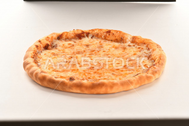 صفيحة معجنات او المخبوزات الشهية السهلة والسريعة ، بأطعمة متنوعة ولذيذة ، فطائر محشية بمختلف المكونات ، الغنية بالنكهات