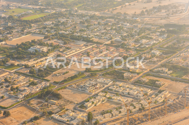 معالم تاريخية وأثرية قديمة، البيوت التراثية الشعبية من الطوب الطيني في الإمارات العربية المتحدة، صورة جوية لمدينة دبي قديما، الهندسة المعمارية التقليدية للمنازل الطينية، الاهتمام بالأشجار والنباتات الخضراء