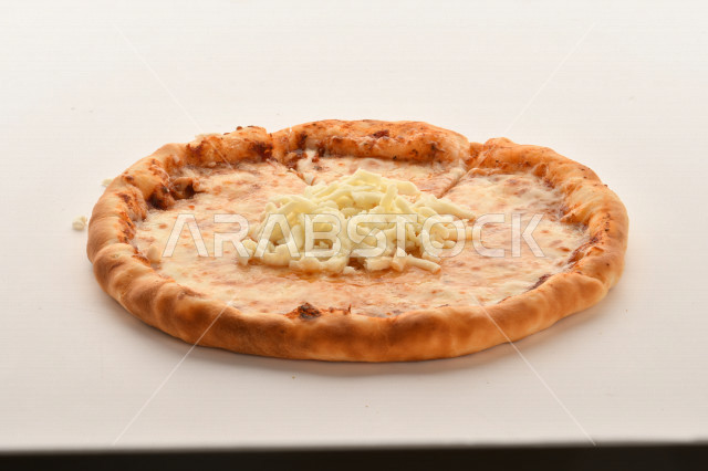 صفيحة معجنات او المخبوزات الشهية السهلة والسريعة ، بأطعمة متنوعة ولذيذة ، فطائر محشية بمختلف المكونات ، الغنية بالنكهات