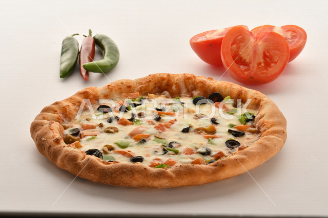 صفيحة معجنات او المخبوزات الشهية السهلة والسريعة ، بأطعمة متنوعة ولذيذة ، فطائر محشية بمختلف المكونات ، الغنية بالنكهات