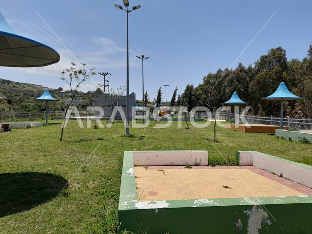 المنتزهات والحدائق في المملكة العربية السعودية، منظر التكوينات الجبلية الخضراء والأشجار والبيئة الطبيعية، مناطق وأماكن عائلية للتنزه والترفيه والمتعة، حديقة عامة في منطقة المندق بمدينة الباحة، المعالم السياحية المشهورة