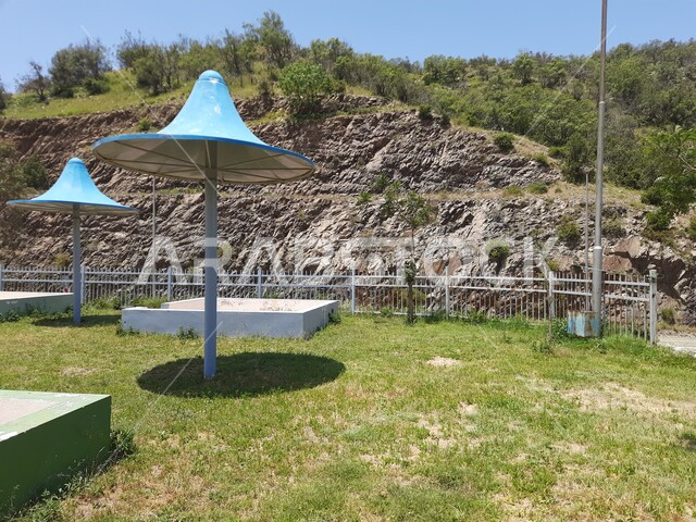 الحدائق والمنتزهات في المملكة العربية السعودية، منظر التكوينات الجبلية الخضراء والأشجار والبيئة الطبيعية، مناطق وأماكن عائلية للتنزه والترفيه والمتعة، حديقة عامة في منطقة المندق بمدينة الباحة، المعالم السياحية المشهورة