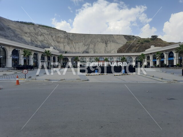 المطاعم والكافيهات المميزة في المملكة العربية السعودية، منطقة مقاهي البوليفارد في مدينة الباحة، الأماكن والمعالم السياحية المشهورة، مناطق جذب واستقطاب السياح من جميع أنحاء العالم، منظر السماء المليئة بالغيوم فوق الجبال الطبيعية