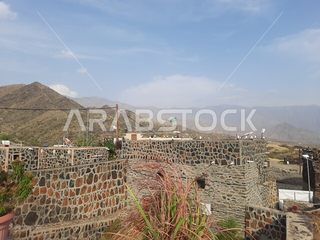 الديكورات والتصاميم الهندسية على الطراز القديم، مفهوم السياحة في الأماكن والمعالم التراثية المشهورة، الطبيعة الجبلية والمرتفعات والقمم في منطقة الباحة في المملكة العربية السعودية، متحف قريه مطير العيش التراثيه في منطقه جرداء بن علي في محافظه الحجره