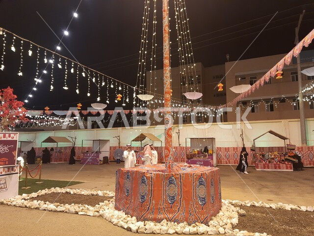 الاستعداد لقدوم شهر رمضان المبارك, تعليق حبال الزينة في الشوارع, الأضواء المعلقة ذات الأشكال المميزة, الاكسسوارات الرمضانية والدينية, مناسبات وأعياد إسلامية, ابتهاج وسعادة المسلمين بقدوم شهر الخير, الأجواء الروحانية المبهجة في محافظة الحجرة بمنطقة الباحة