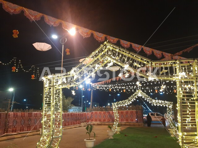 أجواء شهر رمضان المبارك في منطقة الباحة, تعليق حبال الزينة في الشوارع, الأضواء المعلقة ذات الأشكال المميزة, الاكسسوارات الرمضانية والدينية, مناسبات وأعياد إسلامية, ابتهاج وسعادة المسلمين بقدوم شهر الخير