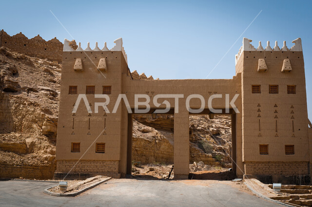 التصاميم و الفنون الهندسية المعمارية للمباني الطينية على الطراز القديم، مشروع تطوير الدرعيه التاريخي, صورة مقربة للقلاع والحصون الحجرية في حي الطريف، المواقع الأثرية والسياحية في المملكة العربية السعودية