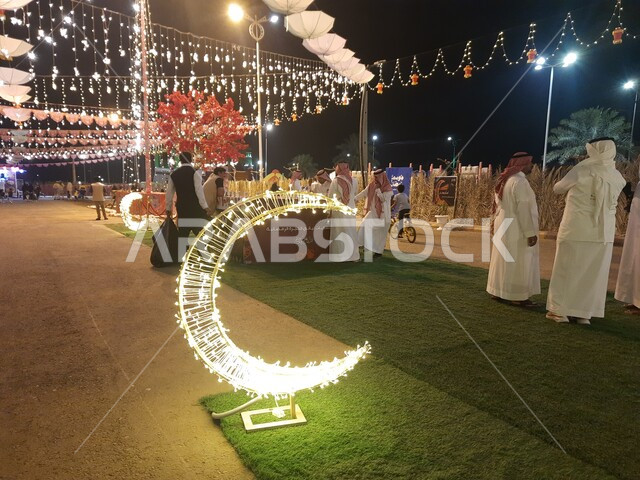 نصب مجسم الهلال المضيء, تعليق الزينة والاكسسوارات الرمضانية ابتهاجاً بالشهر الكريم, مناسبات وأعياد إسلامية, الاحتفالات في محافظة الحجرة بقدوم شهر رمضان, قيمة المناسبات الاسلامية عند المسلمين