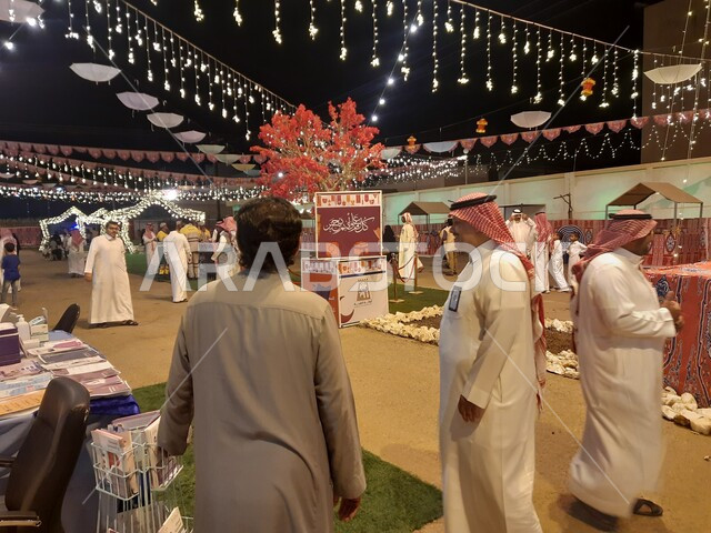 أسواق ومعارض شهر الخير في الباحة, احتفاليات ليالي رمضان, تعليق حبال الضوء والزينة في الشوارع, أنشطة وفعاليات عائلية ترفيهية, الاحتفال بالمناسبات الإسلامية, ابتهاج المسلمين برمضان المبارك