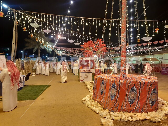 حبال الأضوء الممتدة على طول الطريق, تعليق الزينة في الشوارع, أنشطة وفعاليات عائلية ترفيهية, الاحتفال بالمناسبات الإسلامية, أسواق ومعارض شهر الخير في الباحة, ابتهاج المسلمين برمضان المبارك