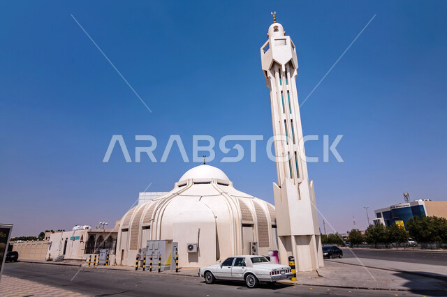 Dar Al-Tarbiyah Mosque in the city of Riyadh in the daytime, architectural art in the Islamic style of Islamic monuments, holy places in the Kingdom of Saudi Arabia, the concept of worship and closeness to God Almighty, the call of Muslims to perform religious duties