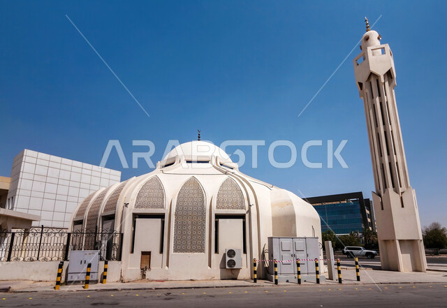 مفهوم العبادة والتقرب الى الله تعالى, مسجد دار التربية في مدينة الرياض في وقت النهار, الفن الهندسي المعماري على الطراز الاسلامي للمعالم الاسلامية, أماكن مقدسة في المملكه العربيه السعودية, نداء المسلمين لأداء الفرائض الدينية