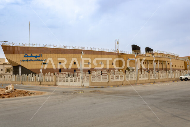 التصاميم الفاخرة للاستمتاع لقضاء وقت ممتع داخل البحر, الفن الهندسي المعماري لقصر حفلات ومؤتمرات اليخوت في مدينة الرياض, أماكن ومعالم سياحية مشهورة, مقصد الزوار من مختلف البلدان لاستكشاف حضارة البلاد في المملكة العربيه السعودية