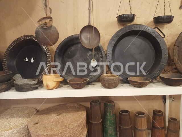 The old traditional utensils and tools displayed in the Museum of the Living Museum in the village of Jarda Bin Ali in Al-Hajra Governorate in the Al-Bahah region, popular heritage villages in the Kingdom of Saudi Arabia, famous tourist attractions and places, nobility, authenticity and Saudi heritage.