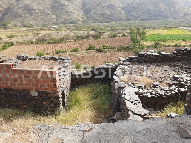 قضاء الوقت الممتع في قرية مطير العيش التاريخية التراثية في محافظة الحجرة في منطقة الباحة, الطبيعة والنباتات الخضراء في القرى الأثرية, المناظر الطبيعية في المملكة العربية السعودية, معالم سياحية مشهورة