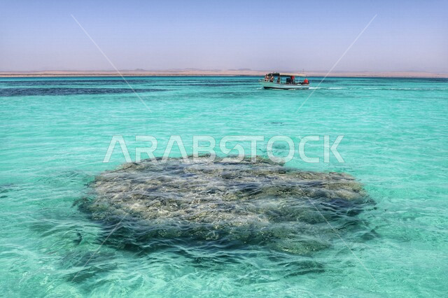 مياه أملج الفاتنة التي تتميز بشواطئها الخلابة في المملكة العربية السعودية , شاطئ أملج في السعودية , السياحة في أملج (مالديف المملكة) , الطبيعة البحرية الساحرة 