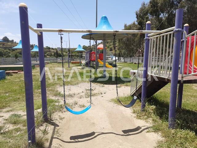 قضاء وقت ممتع في الطبيعة والهواء الطلق، منطقة لعب الاطفال في منتزه غابة رغدان في مدينة الباحة، الاهتمام بالتشجير وزراعة النباتات الخضراء في مدن المملكة العربية السعودية، أماكن طبيعية عائلية ترفيهية