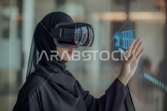 الإندماج والتفاعل ومحاكاة العالم الخيالي, صورة مقربة لإمرأه عربيه سعوديه خليجيه محجبة ترتدي نظارة الواقع الإفتراضي ترفع يدها للاعلى بإيماءات التلويح، مفهوم التسليه والترفيه, قضاء وقت ممتع, تطور التقنيه والتكنولوجيا