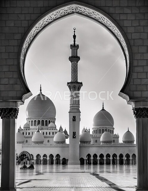 تصاميم و ديكورات متميزة على الطراز الاسلامي للقبب والمآذن, أداء الفرائض والصلوات, مفهوم العبادة والتقرب إلى الله، صورة بالابيض و الاسود للفن الهندسي المعماري للمساجد، خلفيات دينية رمضانية