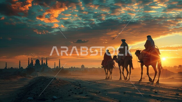 وسائل مواصلات قديمة ,مفهوم السفر على حيوان الابل, صورة من الخلف لمجموعة من الرجال العرب السعوديون يمتطون الجمل في المناطق الصحراوية على الرمال الذهبية الناعمة وقت غروب الشمس في المملكة العربيه السعودية, خلفية الطبيعه الرملية