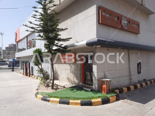 المباني والمحال التجارية في مدينة الباحة، الفن الهندسي المعماري على الطراز الحديث، الشوارع والطرقات المعبدة في المملكة العربية السعودية، معالم سياحية مشهورة، الأسواق ومراكز التسوق في المناطق المرتفعة