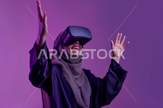 محاولة لمس شيء ما ,تقنيات حديثة و أجهزة تكنولوجية, دمج العالم الخيالي مع المتعة والتسلية، بورتريه لامرأة عربية خليجية سعودية ترتدي نظارة الواقع الإفتراضي ترفع يديها عاليا بتعابير الاندماج ,اللعب في ألعاب الفيديو الترفيهية، خلفية ملونة