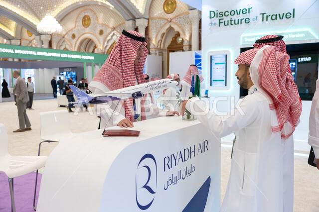 نقاشات وحوارات حول تطوير الاستدامة البيئية في مجال الطيران المدني، تجمع الزوار من جميع أنحاء العالم في مؤتمر مستقبل الطيران في مدينة الرياض بالمملكة العربية السعودية، فعاليات وندوات ثقافية مشهورة، رؤية مستقبلية سعودية 2030