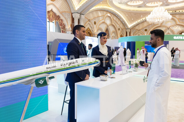 Popular seminars and cultural events, bringing together visitors from all over the world at the Future of Aviation Conference in Riyadh, Saudi Arabia, Saudi Vision 2030, dialogues and discussions on developing environmental sustainability in the field of civil aviation