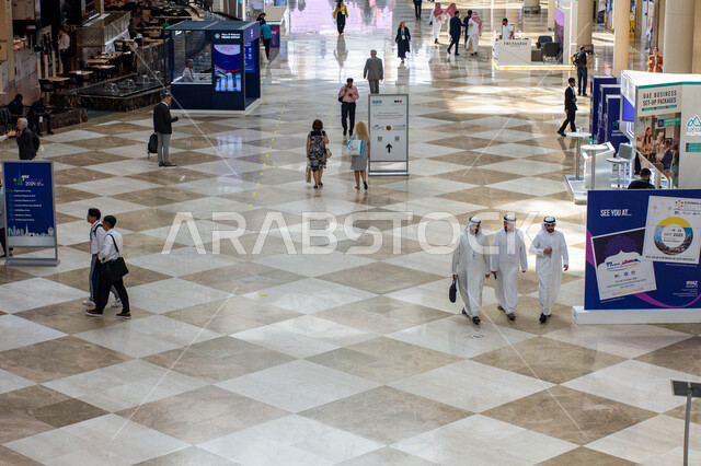 نشاطات وفعاليات ثقافية ممتعة، توافد وحضور الزوار، المؤتمرات والمنتديات المشهورة في الإمارات العربية المتحدة، منتدى الإعلام العربي 2024، نادي دبي للصحافة في المركز التجاري العالمي في مدينة دبي