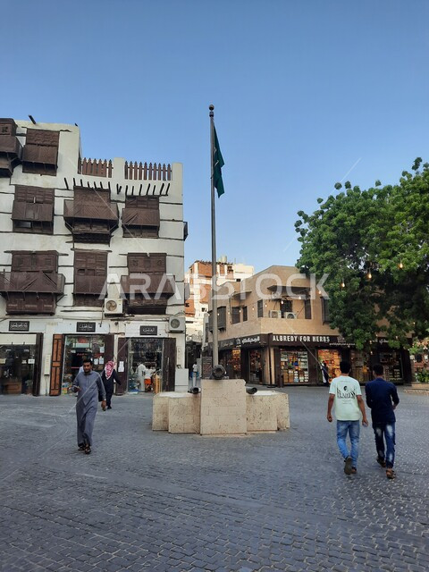 الاسواق والمحال التجارية، الشوارع والازقة في مدينة جدة التاريخية، المعالم والأماكن الاثرية في المملكة العربية السعودية، البيوت والمباني التراثية في حي البلد، الاهتمام بزراعة الاشجار، الفن الهندسي المعماري المتميز