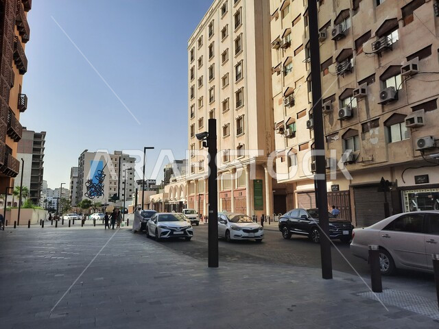 حركة مرور السيارات في الشوارع والطرقات، المعالم والأماكن الاثرية في المملكة العربية السعودية، المباني التراثية في حي البلد، الاهتمام بالبنية التحتية، الطرق المعبدة في مدينة جدة التاريخية