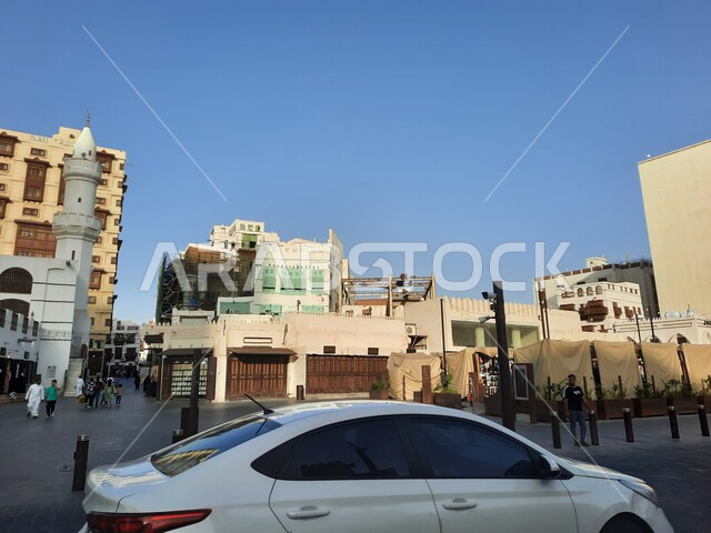 حركة مرور السيارات في الشوارع والطرقات، المعالم والأماكن الاثرية في المملكة العربية السعودية، المباني التراثية في حي البلد، الاهتمام بالبنية التحتية، الطرق المعبدة في مدينة جدة التاريخية