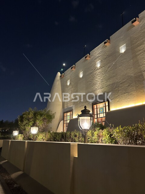 أماكن إسلامية مقدسة، مسجد الامام محمد بن عبد الوهاب في دولة قطر المضيء ليلا، الفن الهندسي المعماري على الطراز الاسلامي الحديث، الاهتمام بالتشجير وزراعة النباتات الخضراء