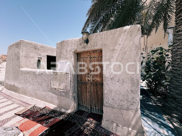 الفن الهندسي المعماري الإسلامي للمساجد التراثية في السعودية, المعالم والأماكن الدينية المشهورة في الإحساء, المباني الطينية القديمة, أشجار النخيل المحيطة بالمسجد الأثري, مكان للعبادة والتقرب من الله