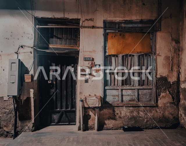 Wooden doors and windows of historical buildings in Jeddah, attracting and attracting tourists from all over the world, tourist attractions in the Kingdom of Saudi Arabia, architectural engineering art of old-style residential facilities