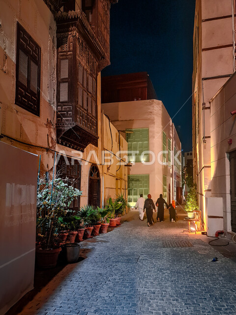 جذب واستقطاب السياح من انحاء العالم، المعالم السياحية في المملكة العربية السعودية، الابواب والنوافذ الخشبية للمباني التاريخية الأثرية في مدينة جدة، الفن الهندسي المعماري للمنشآت السكنية على الطراز القديم