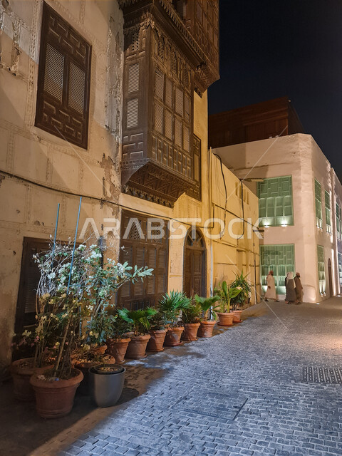 الفن الهندسي المعماري للمنشآت السكنية على الطراز القديم، الابواب والنوافذ الخشبية للمباني التاريخية الأثرية في مدينة جدة، المعالم السياحية في المملكة العربية السعودية، جذب واستقطاب السياح من انحاء العالم