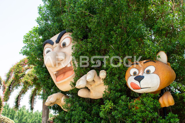 مقصد السياح من مختلف البلدان ,الاهتمام في زراعة الازهار والورود في الحدائق, التصاميم الهندسية الزراعية المميزة, مجسم ثلاثي الابعاد لشرشبيل و القط هرهور في الحديقة المعجزة في دبي، معالم سياحية ترفيهية مشهورة, الاستمتاع بالمناظر الطبيعيه في الإمارات العربية المتحدة