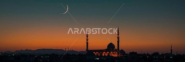 ديكورات وتصاميم متميزة على الطراز الاسلامي للقبب والمآذن المضيئة ليلا، الفن الهندسي المعماري للمساجد، مسجد عربي فاخر، العبادة والتقرب إلى الله، آداء الفرائض والصلوات، خلفيات دينية رمضانية، منظر الهلال في السماء