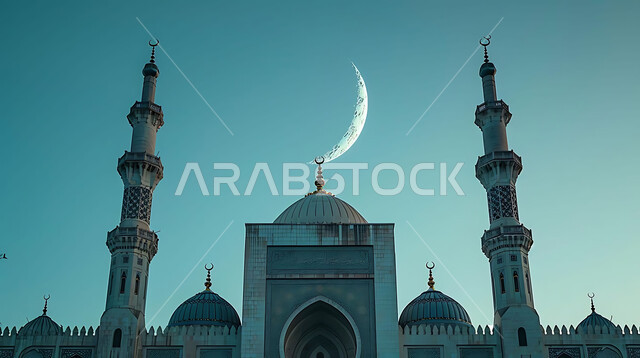  الفن الهندسي المعماري للمساجد، ديكورات وتصاميم متميزة على الطراز الاسلامي للقبب والمآذن المضيئة ليلا، مسجد عربي فاخر، العبادة والتقرب إلى الله، آداء الفرائض والصلوات، خلفيات دينية رمضانية، منظر الهلال في السماء