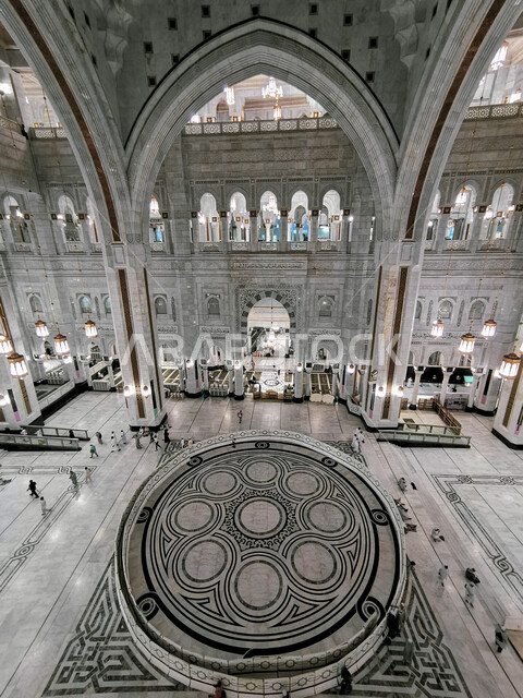 توسعة الملك عبدالله للحرم المكي الشريف، الزخارف الجبسيه الاسلاميه الفاخره على الأسقف، المسجد الحرام في مكة المكرمة في المملكة العربية السعودية، معالم واماكن دينيه مقدسة, مفهوم العبادة و التقرب الى الله تعالى