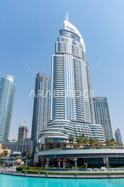 الفن الهندسي المعماري في تصميم فندق العنوان في دبي مول, أشهر الفنادق الفخمة في مدينة دبي، ناطحات السحاب والأبراج العالية, النمو والتطور العمراني في الامارات العربية المتحدة