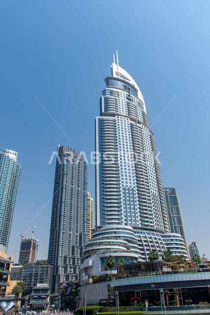 التصميم الهندسي الفريد لناطحات السحاب والفنادق, النهضة العمرانية بالامارات العربية المتحدة, فندق العنوان في دبي مول، أفخم الفنادق وأشهرها في إمارة دبي