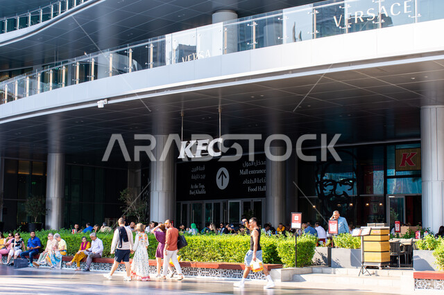 المطاعم والمقاهي والأسواق المتنوعة في دبي مول, وجهة السياح والزوار في مدينة دبي, أماكن لقضاء الأوقات العائلية الممتعة والتسوق والترفيه, المعالم المشهورة في الامارات العربية المتحدة