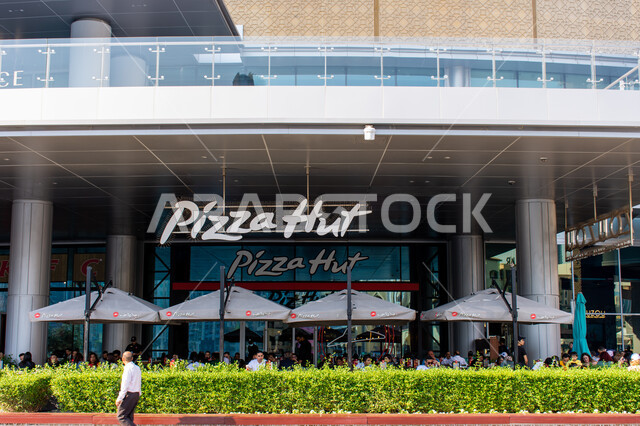 سلسلة مطاعم ومقاهي وأسواق متنوعة في دبي مول, الوجهات السياحية في مدينة دبي, أماكن لقضاء الأوقات الممتعة والتسوق والترفيه, المعالم المشهورة في الامارات العربية المتحدة