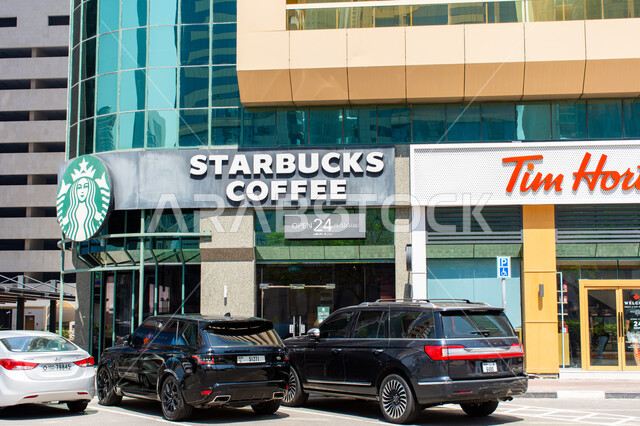 Famous international restaurants and cafes in Dubai, spending fun times with family and friends, four-wheel drive cars parked next to the cafe on Sheikh Zayed Road in the Emirates